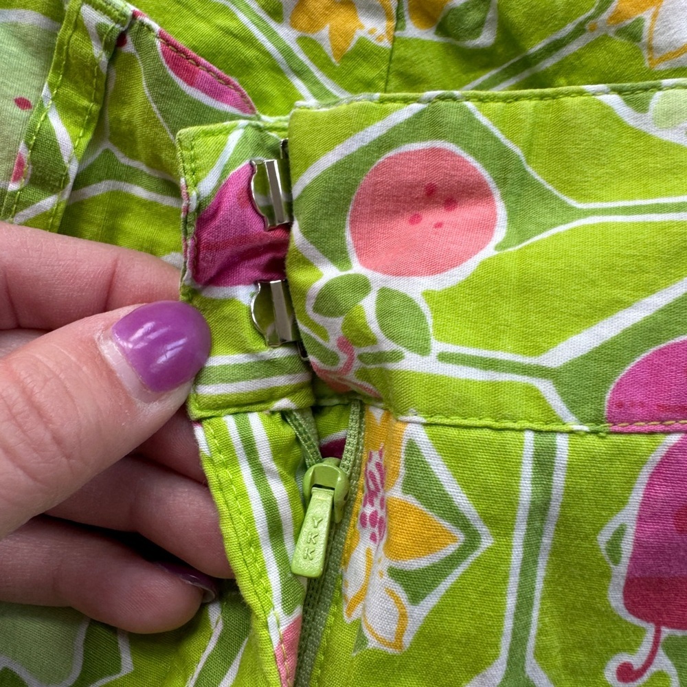Lilly Pulitzer Vintage Spring Print Capris
Size 0 - Picture 4 of 7